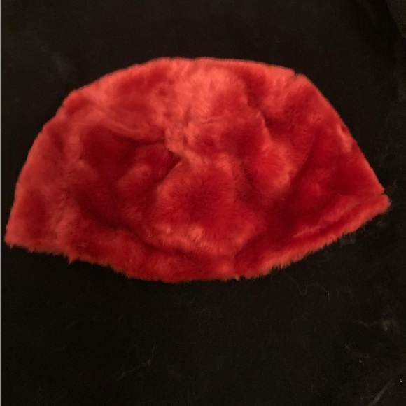 2000’s y2k faux fur red lined winter hat - Picture 1 of 2